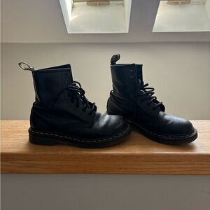 DR. MARTENS LOW TOP COMBAT BOOTS